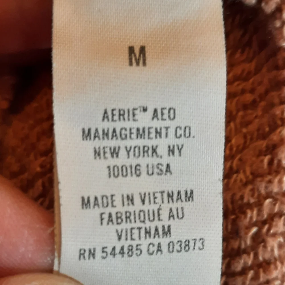 Aerie Womans Shorts Medium Tan Athletic Elastic Waistband Relaxed Fit Comfort